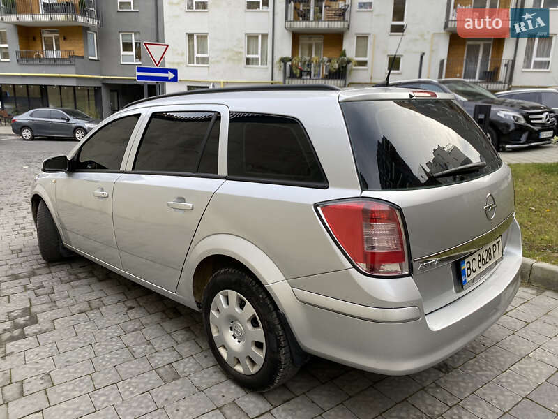 Универсал Opel Astra 2009 в Львове