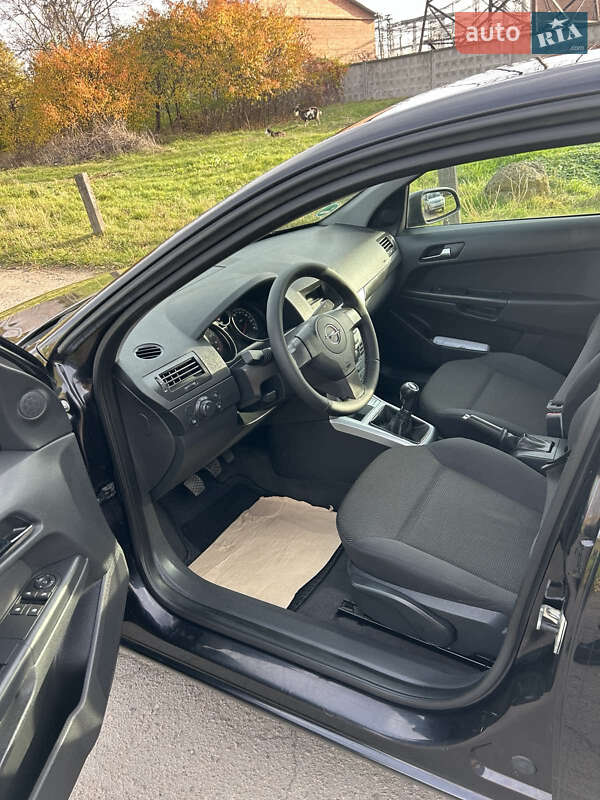 Хэтчбек Opel Astra 2009 в Нововолынске