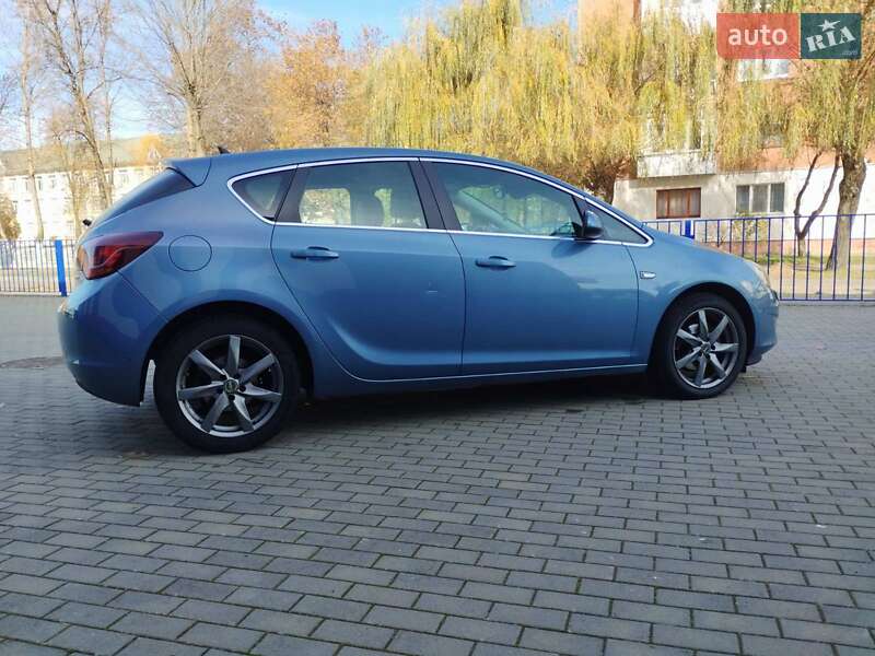 Хэтчбек Opel Astra 2010 в Калуше