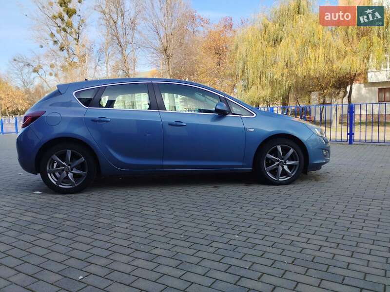 Хэтчбек Opel Astra 2010 в Калуше