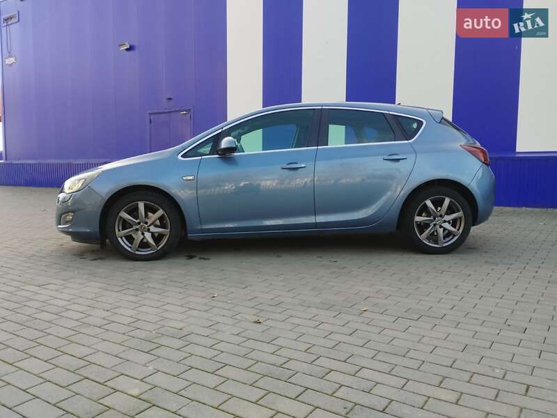 Хэтчбек Opel Astra 2010 в Калуше
