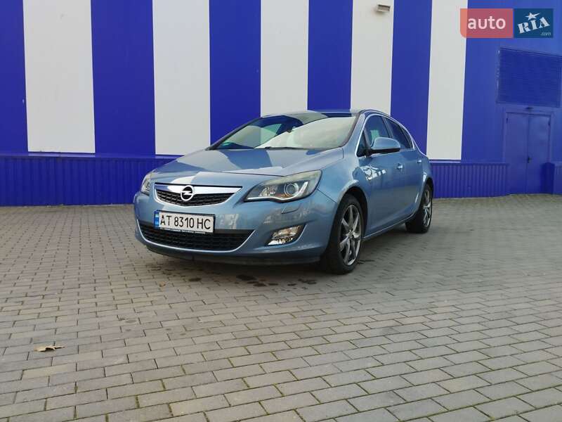 Хэтчбек Opel Astra 2010 в Калуше