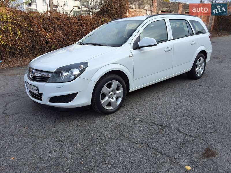 Универсал Opel Astra 2011 в Хороле фото 4 Универсал Opel Astra 2011 в Хороле