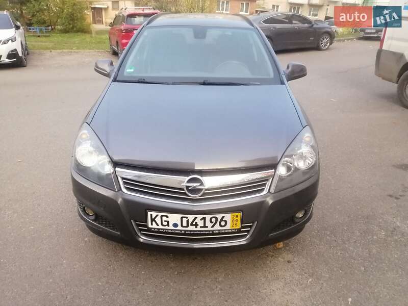 Універсал Opel Astra 2010 в Тернополі