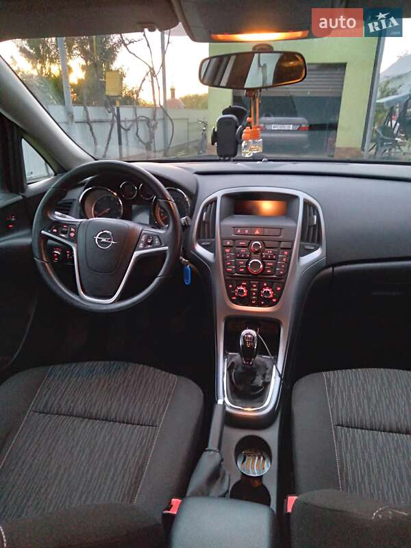 Универсал Opel Astra 2015 в Осии фото 16 Универсал Opel Astra 2015 в Осии