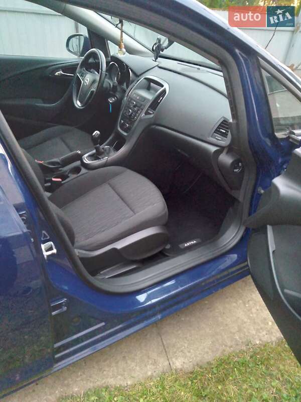 Универсал Opel Astra 2015 в Осии фото 19 Универсал Opel Astra 2015 в Осии