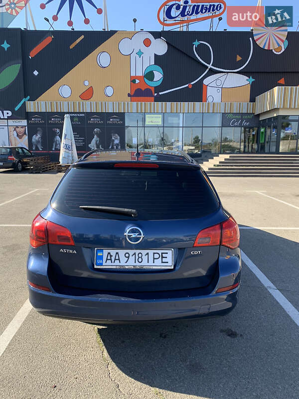 Універсал Opel Astra 2011 в Києві