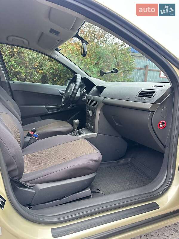 Хэтчбек Opel Astra 2005 в Кременчуге