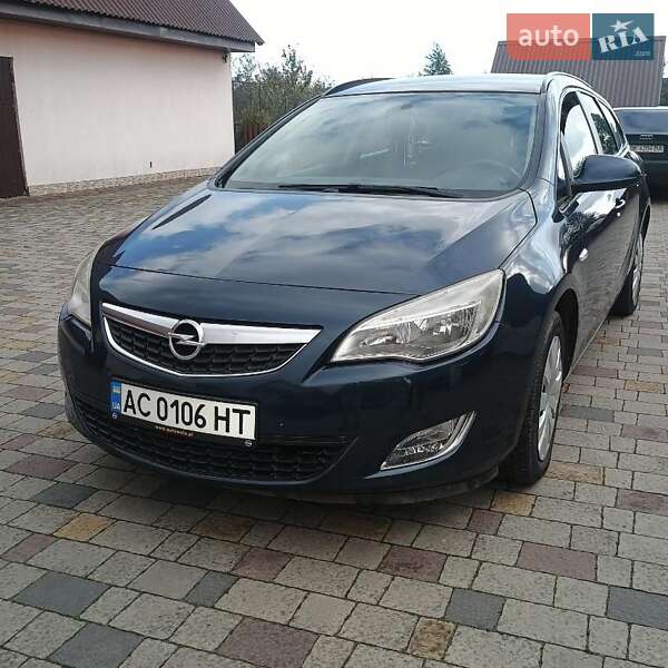 Opel Astra 2011 Opel Astra 2011