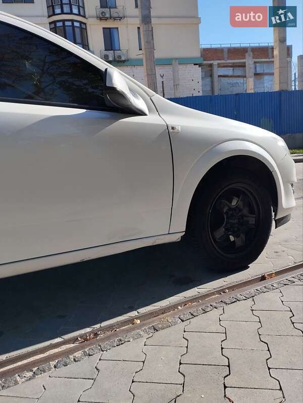 Хэтчбек Opel Astra 2013 в Одессе фото 7 Хэтчбек Opel Astra 2013 в Одессе