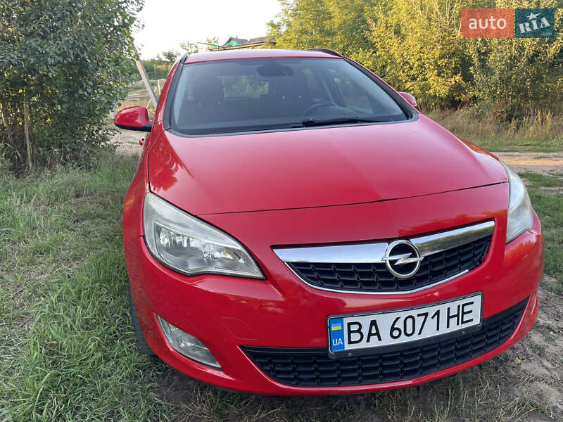 Универсал Opel Astra 2011 в Киеве