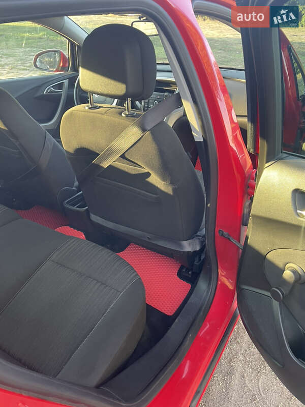 Универсал Opel Astra 2011 в Киеве