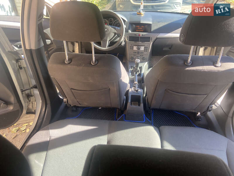 Универсал Opel Astra 2005 в Киеве