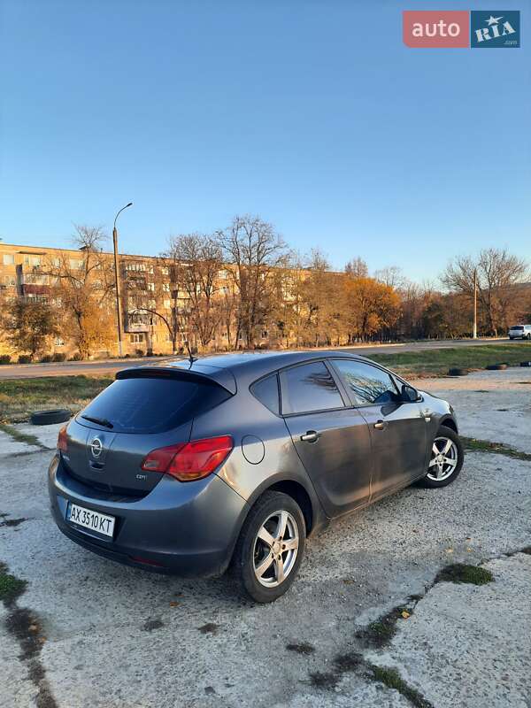 Хэтчбек Opel Astra 2011 в Лозовой