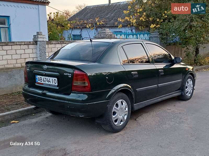 Седан Opel Astra 2002 в Новой Одессе