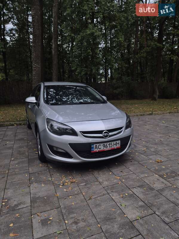 Opel Astra 2012