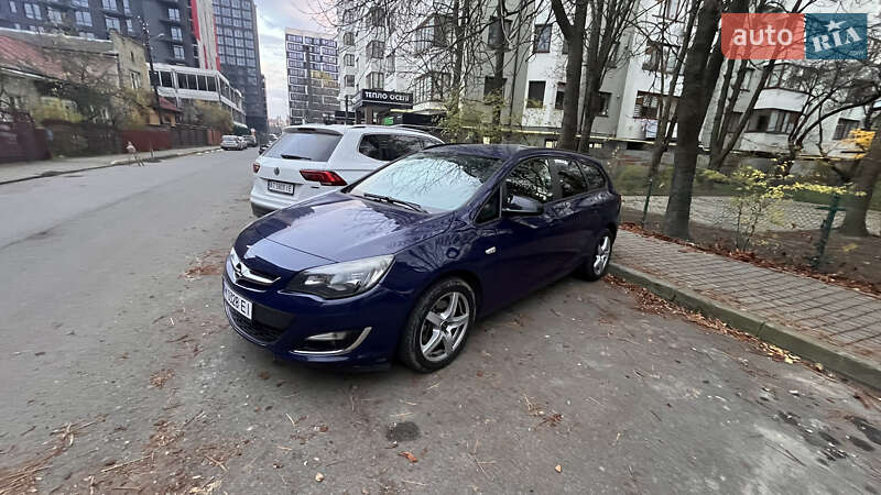 Универсал Opel Astra 2012 в Ивано-Франковске