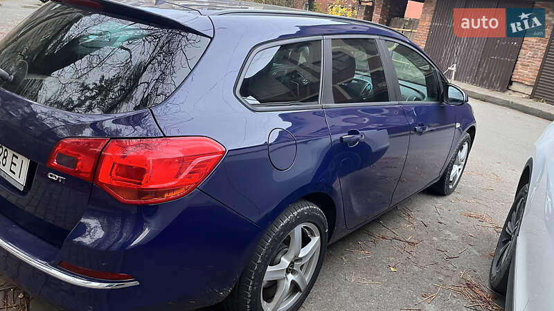 Универсал Opel Astra 2012 в Ивано-Франковске