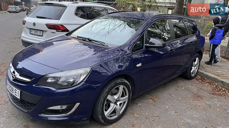 Универсал Opel Astra 2012 в Ивано-Франковске