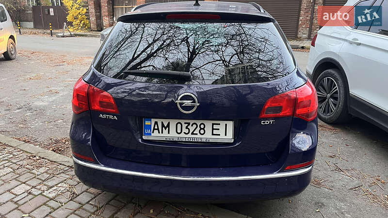 Универсал Opel Astra 2012 в Ивано-Франковске