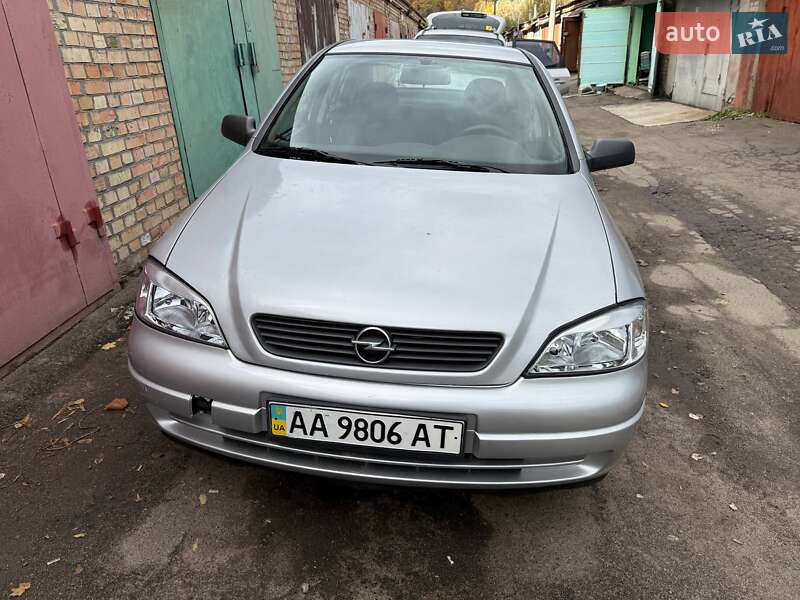 Седан Opel Astra 2005 в Киеве