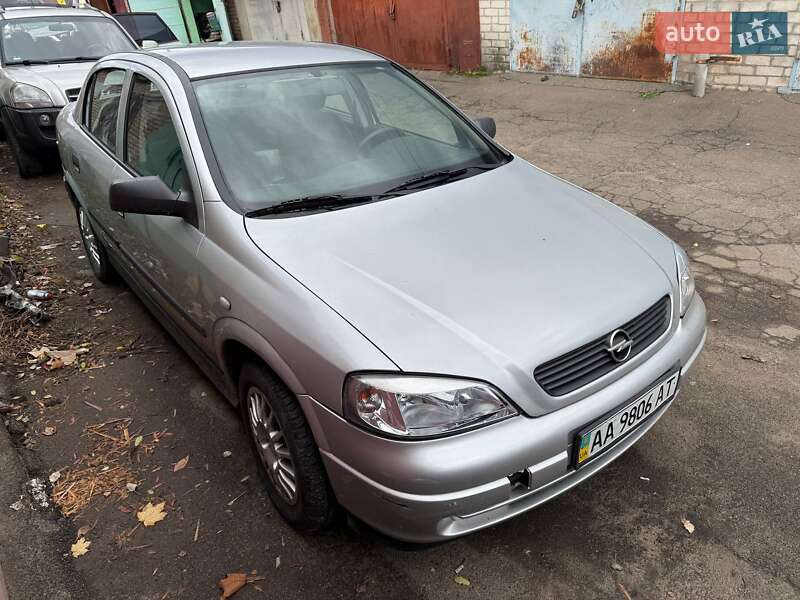 Седан Opel Astra 2005 в Киеве