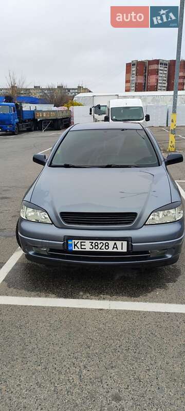 Седан Opel Astra 2006 в Днепре