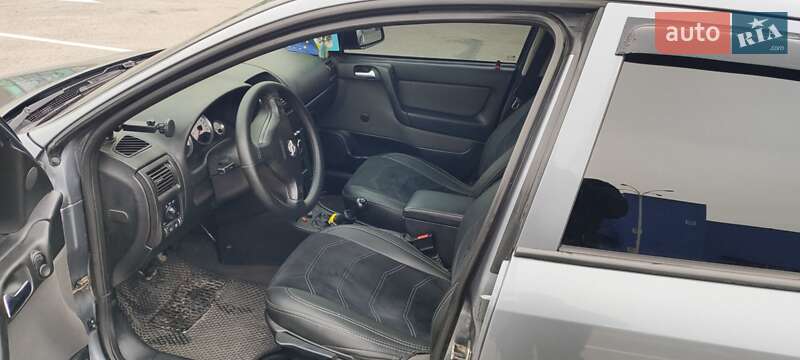 Седан Opel Astra 2006 в Днепре