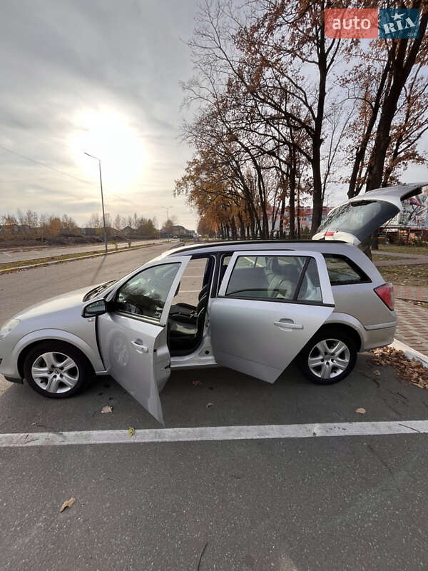 Універсал Opel Astra 2009 в Петропавлівській Борщагівці