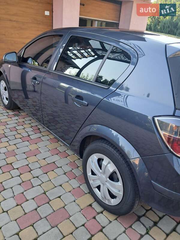 Хетчбек Opel Astra 2011 в Луцьку