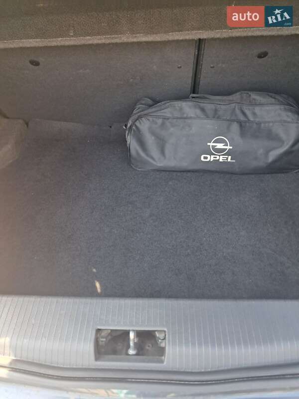 Хетчбек Opel Astra 2011 в Луцьку