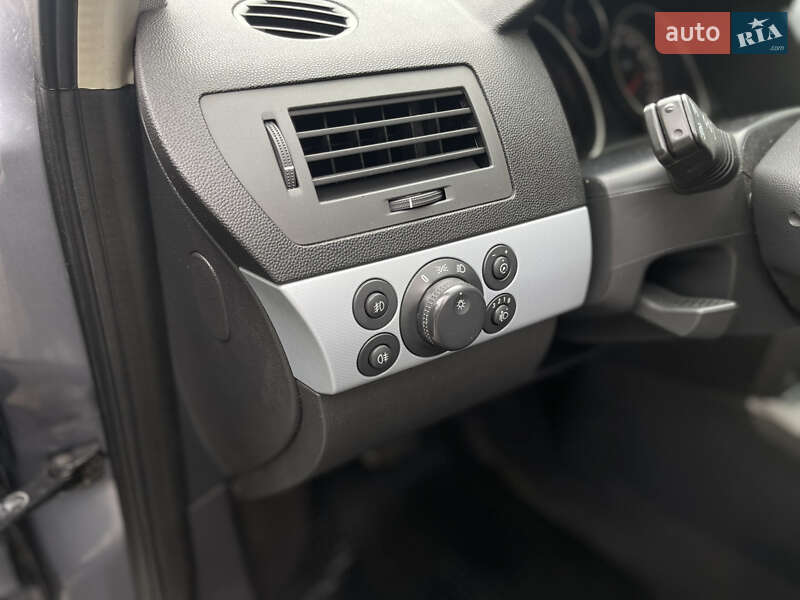 Універсал Opel Astra 2006 в Володимирі