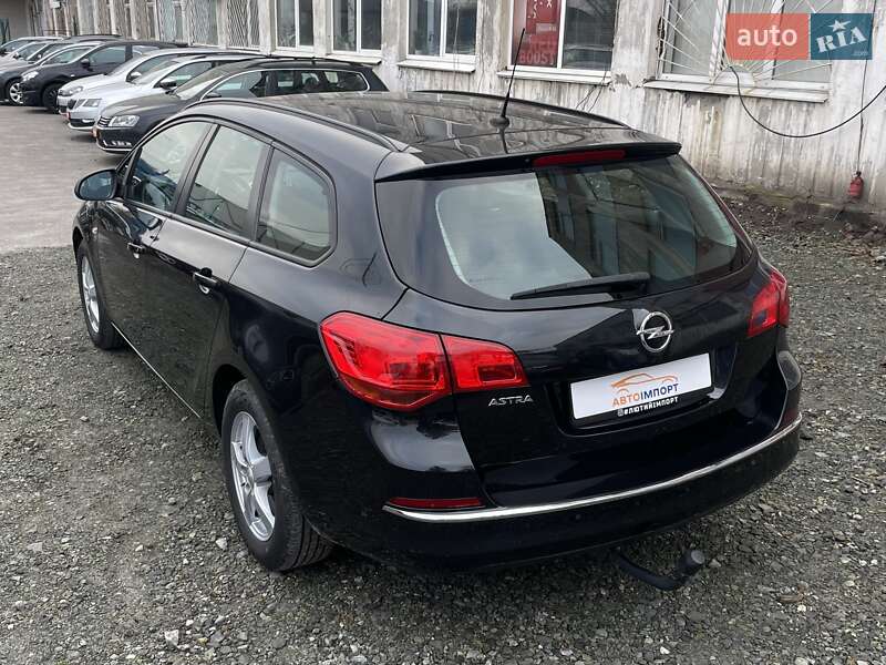 Універсал Opel Astra 2014 в Сумах
