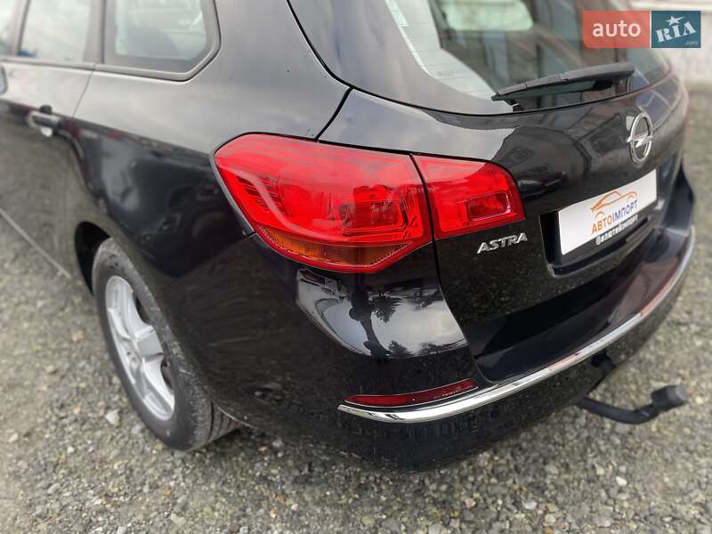 Універсал Opel Astra 2014 в Сумах