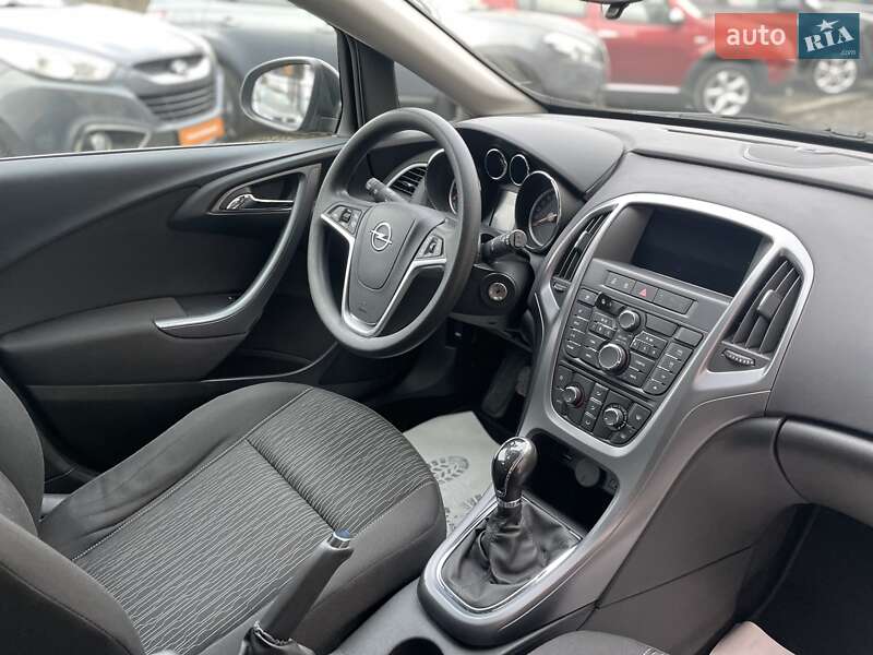 Універсал Opel Astra 2014 в Сумах