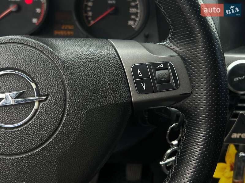 Хэтчбек Opel Astra 2005 в Киеве