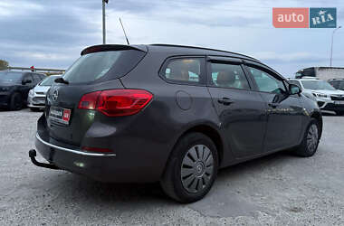 Універсал Opel Astra 2015 в Львові