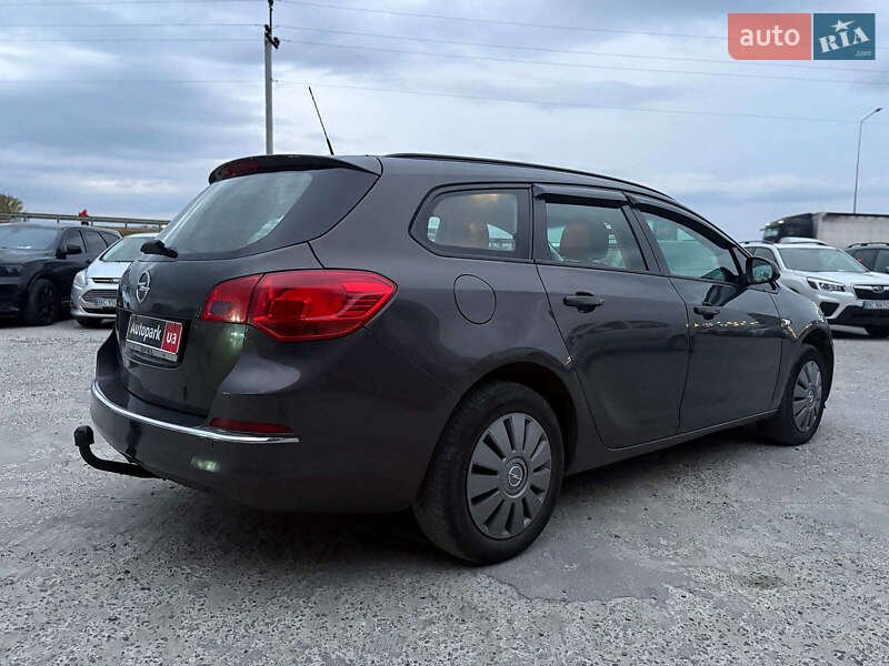 Универсал Opel Astra 2015 в Львове