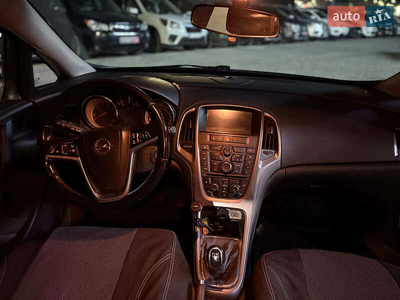 Универсал Opel Astra 2015 в Львове