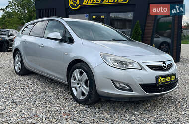 Універсал Opel Astra 2012 в Коломиї