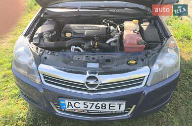 Універсал Opel Astra 2012 в Луцьку