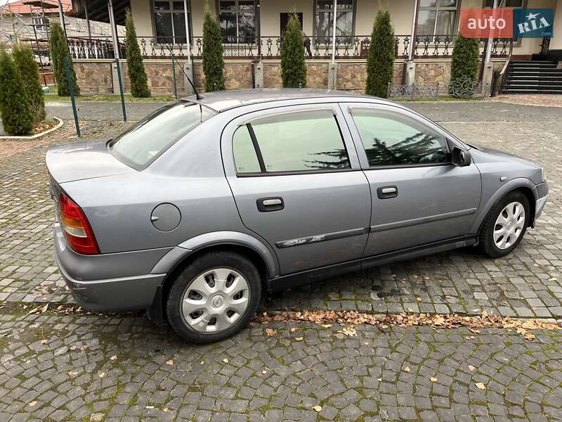 Седан Opel Astra 2008 в Золочеві