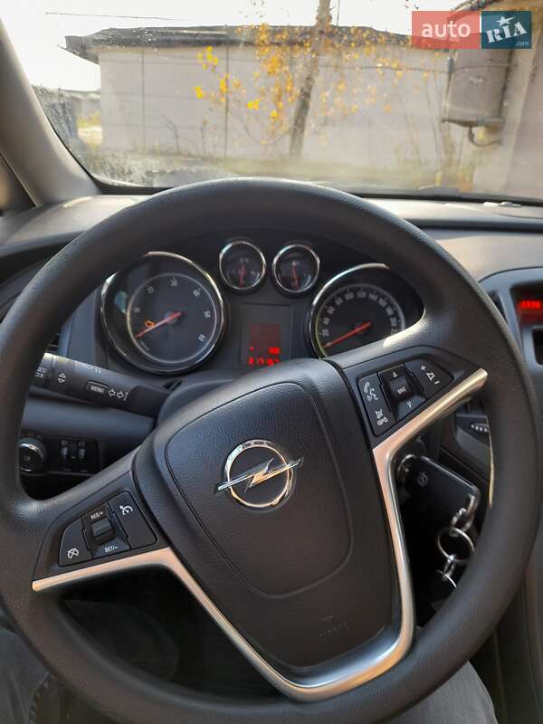 Универсал Opel Astra 2012 в Калуше