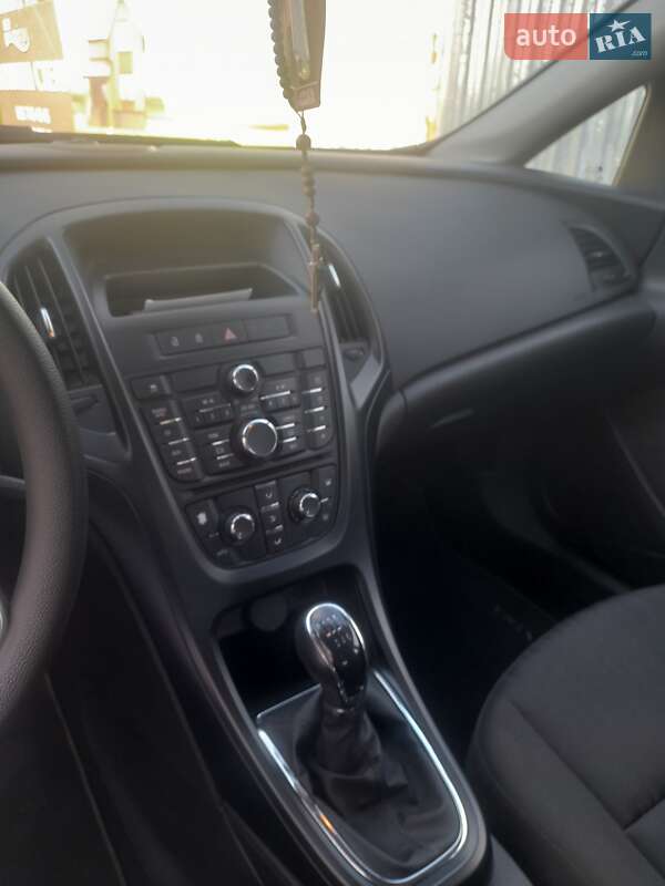 Универсал Opel Astra 2012 в Калуше