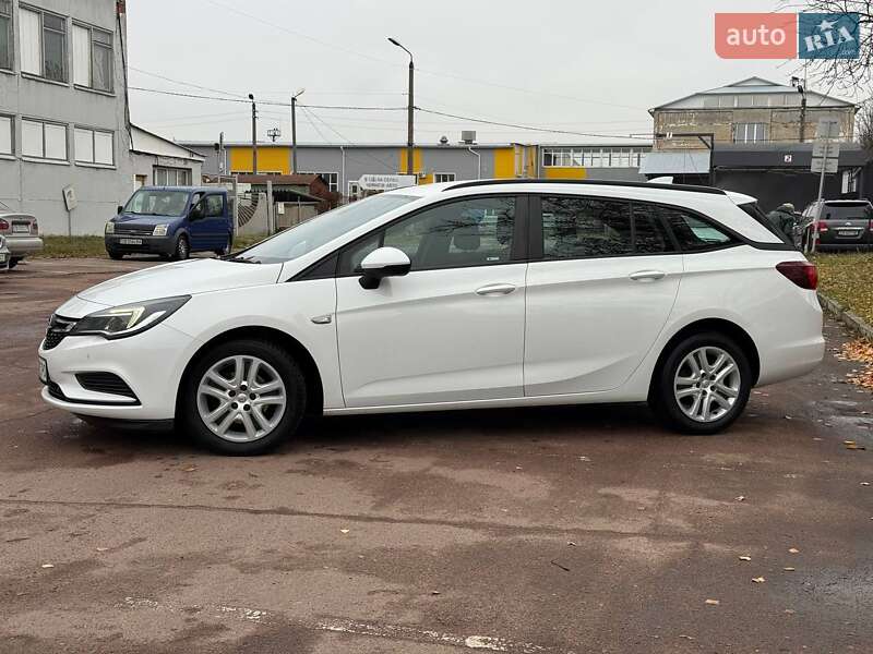 Універсал Opel Astra 2018 в Чернігові