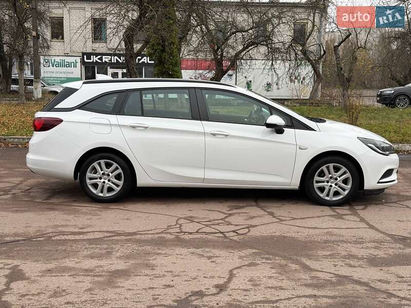 Універсал Opel Astra 2018 в Чернігові
