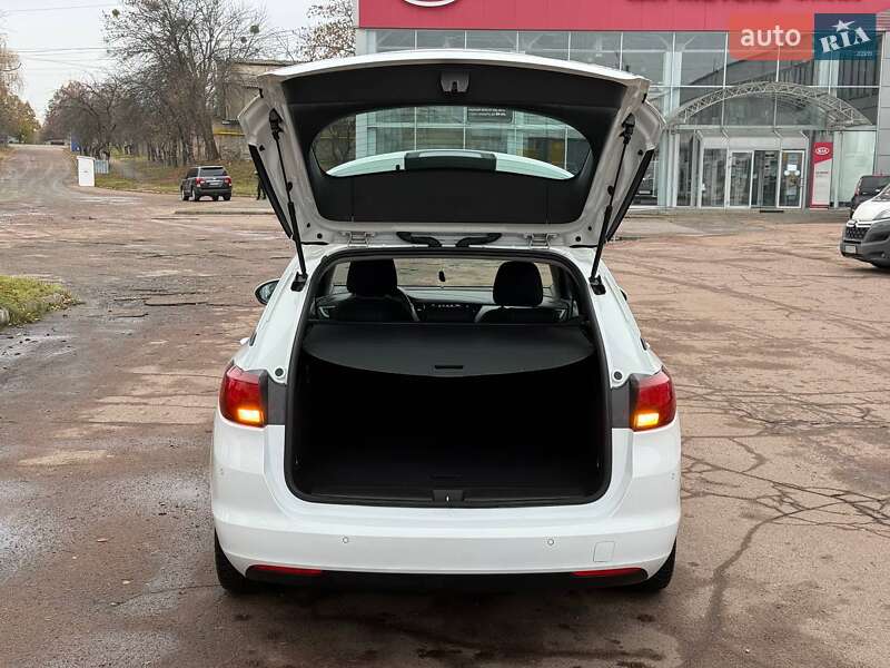 Універсал Opel Astra 2018 в Чернігові