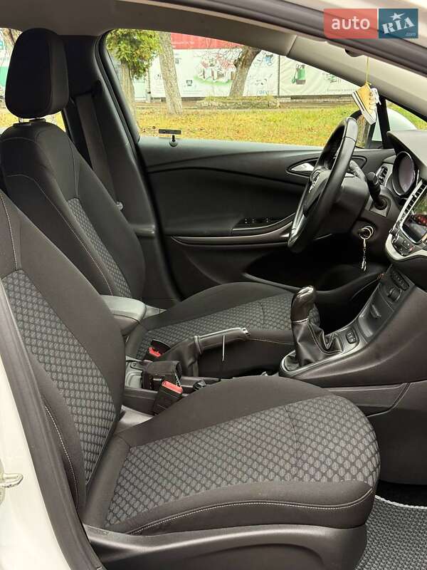 Універсал Opel Astra 2018 в Чернігові