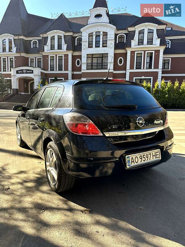 Хэтчбек Opel Astra 2009 в Ужгороде