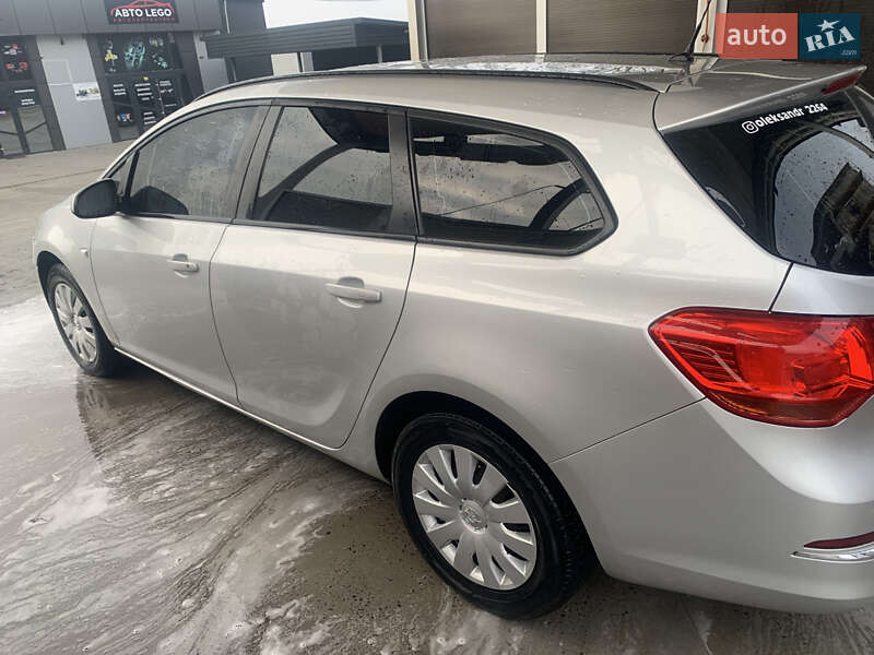 Универсал Opel Astra 2013 в Тернополе